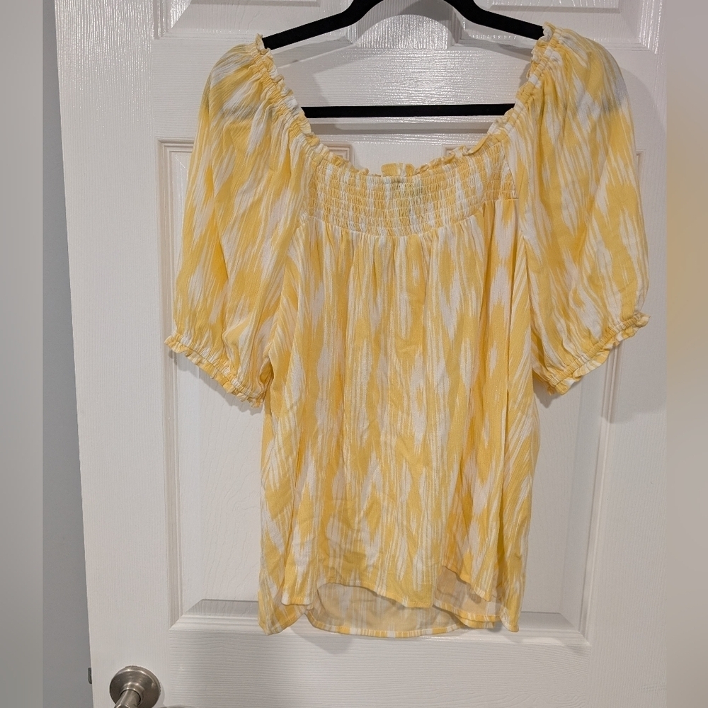 Torrid Yellow and White Washable Gauze Smocked Yoke Top in Size 1 (14/16) - Picture 7 of 9